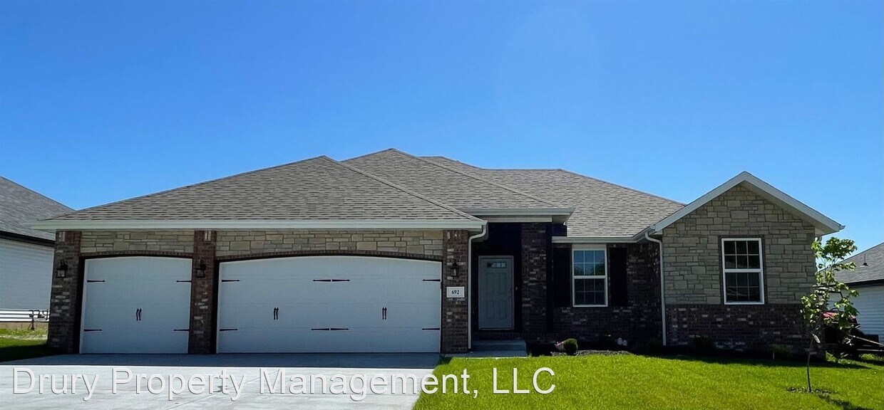 4 br, 2 bath House 692 N. Century Ave House for Rent in Republic