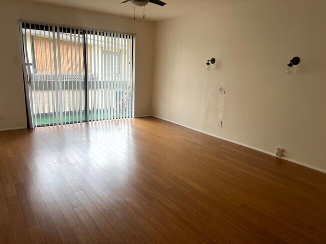 Foto del edificio - 1 Bedroom 1 Bath Condo Centrally Located I...