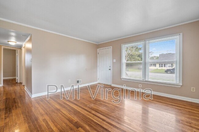 Building Photo - 1805 Meadow Lake Dr