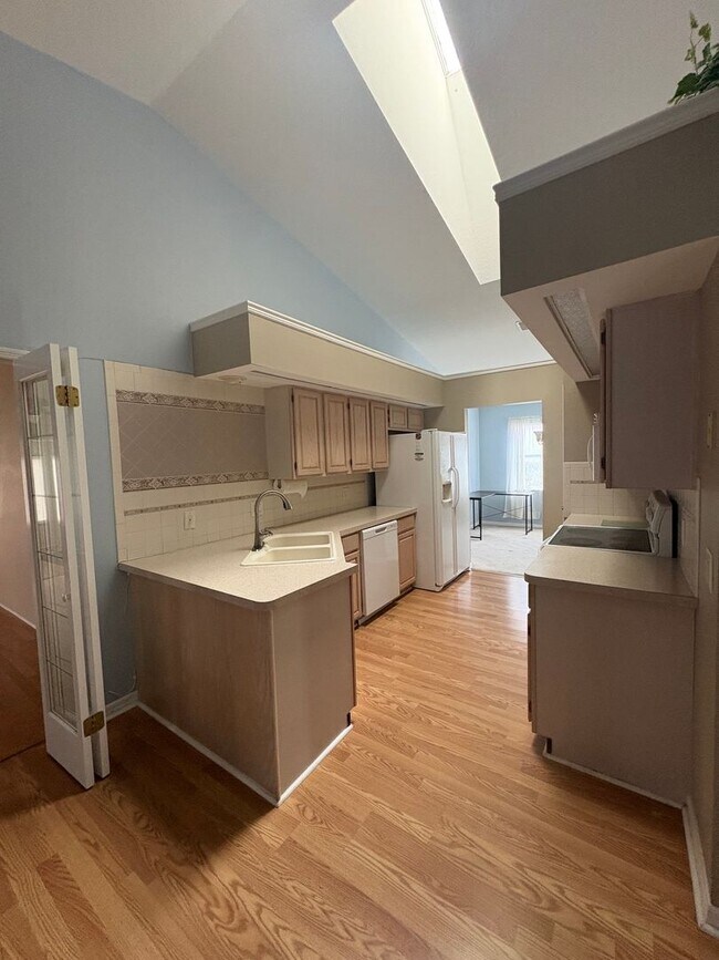 Foto del edificio - Beautiful 2Bed/2Bath with 2-Car Garage