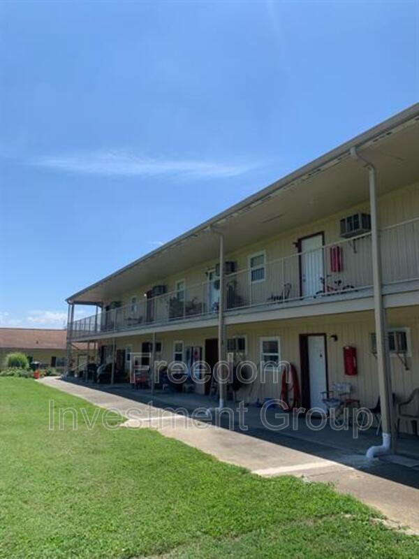 Building Photo - 503 Whitecrest Dr