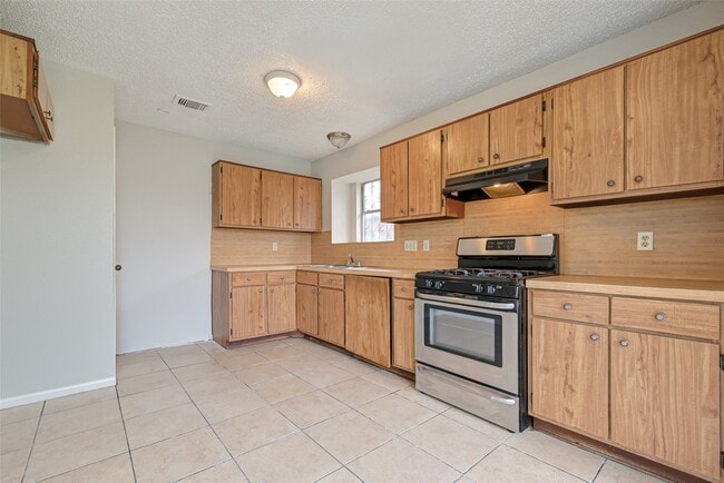 Building Photo - 12702 Fawnway Dr