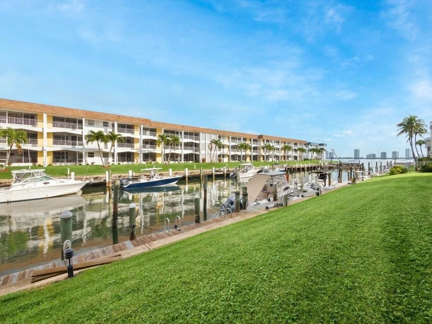 Foto del edificio - 111 Doolen Court Apt #105, North Palm Beac...