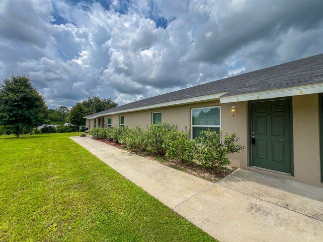 Building Photo - Adorable 2 Bedroom - 2 Bath Apartment Home...
