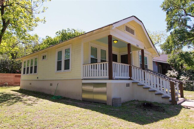Building Photo - 1301 S 6th St