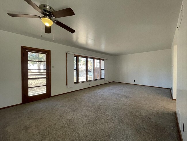 Foto del edificio - 35th St Duplex