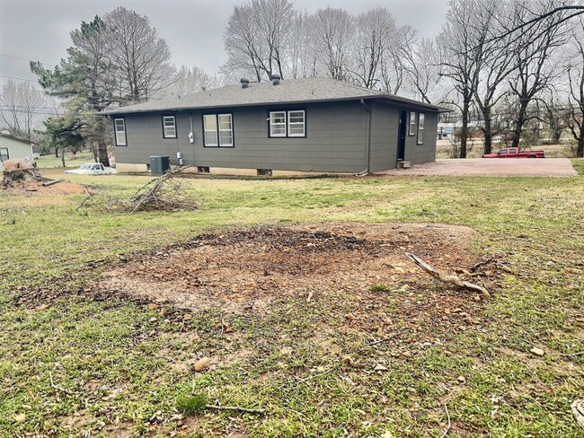 Building Photo - 201 Coy St