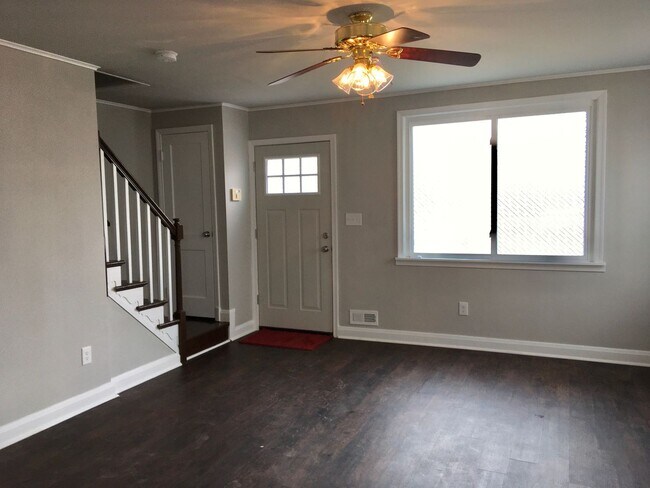 Photo - Charming 3 Bedroom/2 Bathroom in Hamilton,... House