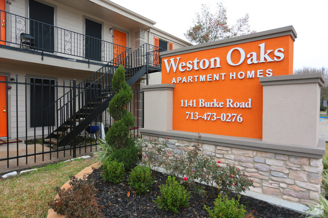 Exterior - Weston Oaks Apartments