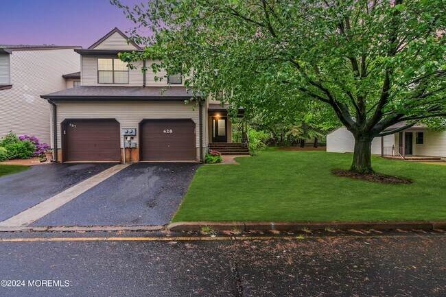 Building Photo - 428 Oak Knoll Drive Unit 428
