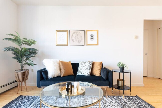 Foto del edificio - 115 E 102nd St