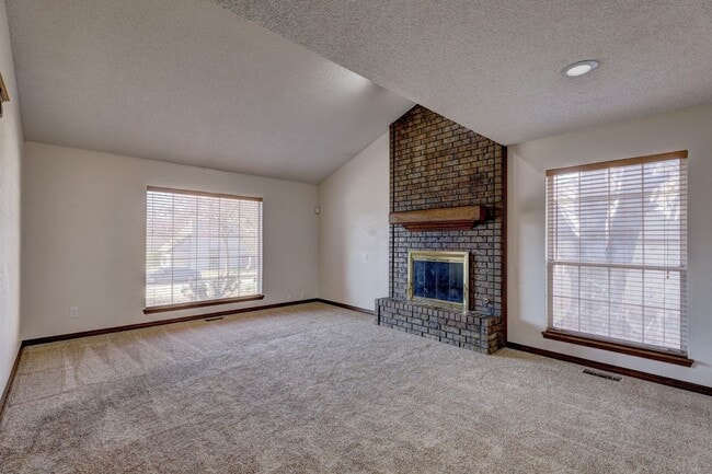 Building Photo - 4 bed, 2 bath home in Edmond
