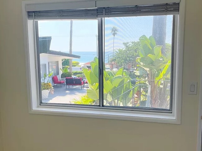 Foto del edificio - 250 Cliff Dr