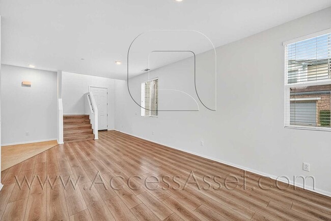 Building Photo - Stylish 5 Bed/3 Bath Townhome In The Heart Of Riverside! Move-In Special: Half Off Your First Mon...