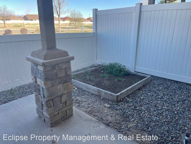 Foto del edificio - 3 br, 2 bath House - 2470 1/2 Theresea Lane