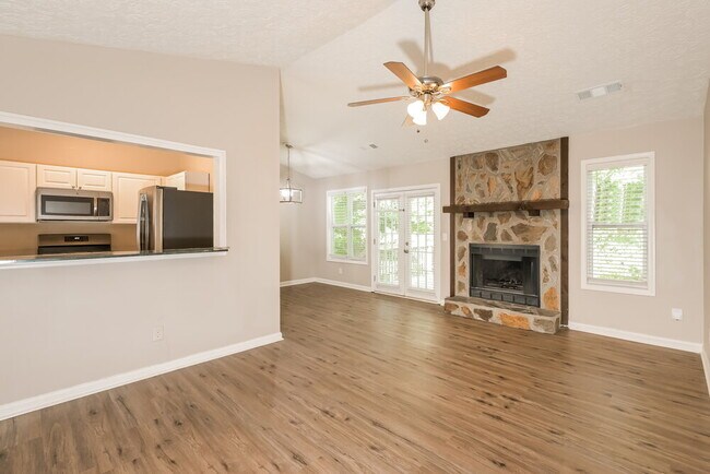 Foto del edificio - 353 Knollwood Ln