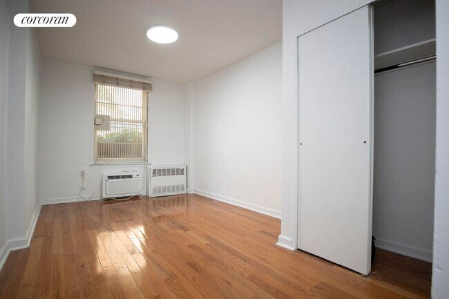 Foto del edificio - 320 W 22nd St