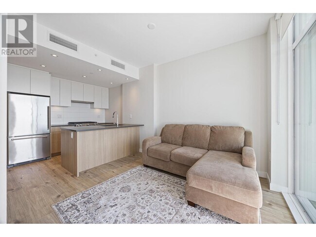 Photo du bâtiment - 3430-3430 East Kent Ave S