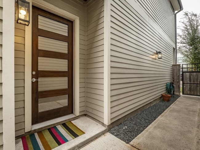 Building Photo - 210 E 32nd St