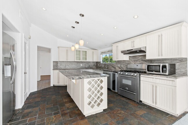 Building Photo - 20500 Archwood St