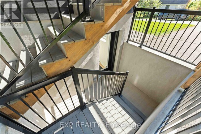 Building Photo - 844 Connaught Ave