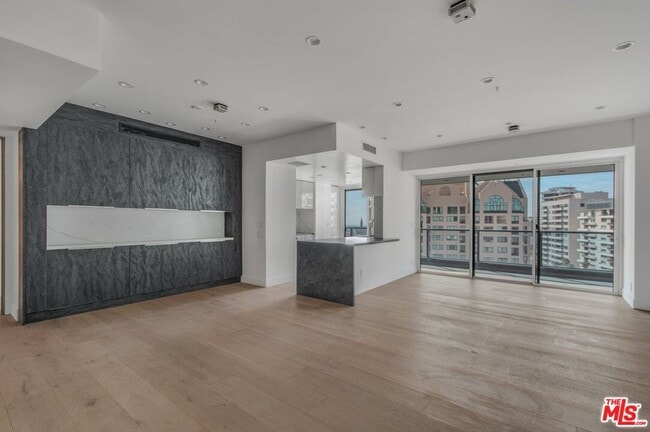 Building Photo - 10490 Wilshire Blvd