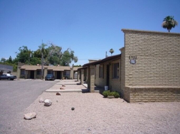 Primary Photo - 2330 W Hayward Ave