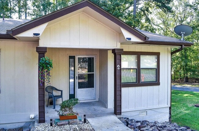 Building Photo - West Gate Area | LaCoruna Courts| Townhome...