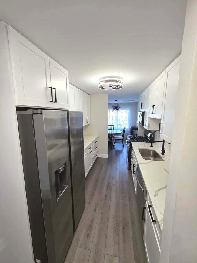 Foto del edificio - 2800 Mitchell Dr