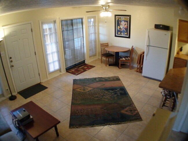 Foto del edificio - 8616 Putnam Dr