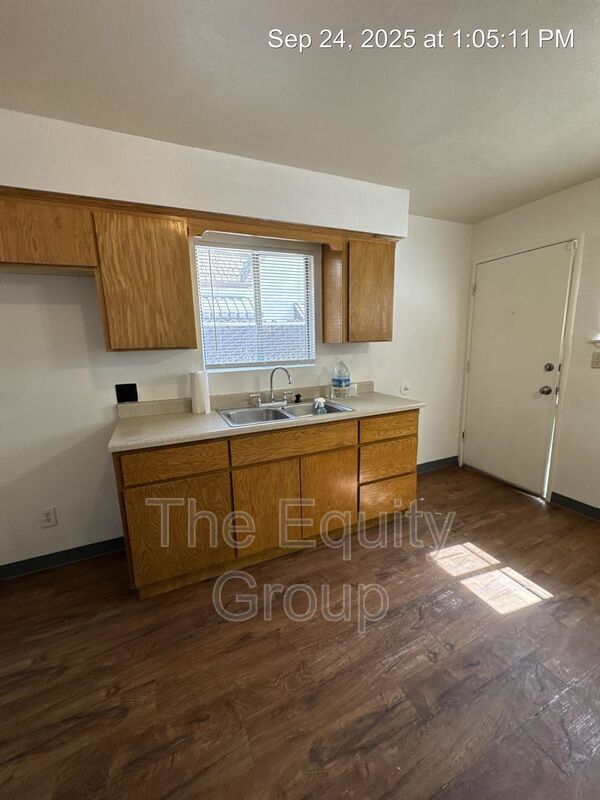 Foto del edificio - 942 E Tulare Ave