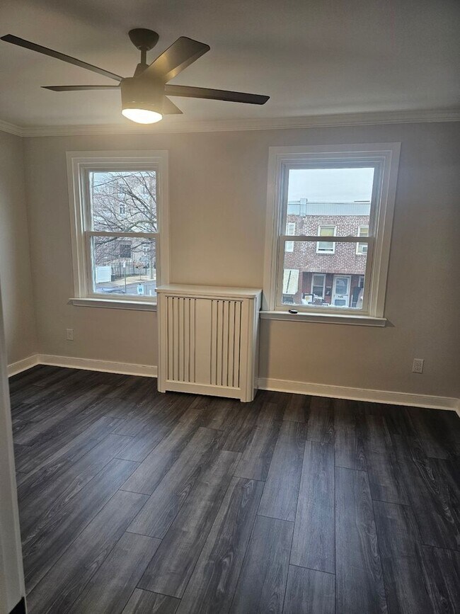 Building Photo - Stunning Remodel - Frankford