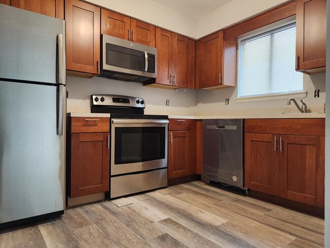 Kitchen 8.5 X 10.5 - 223 Lee Ct