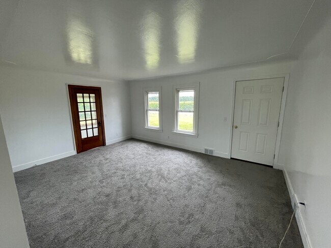 Building Photo - 13431 Crowe Rd