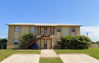 Building Photo - 303 North Dr