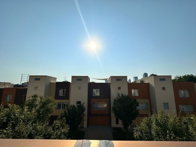 Building Photo - 104 Vertical Lofts Dr