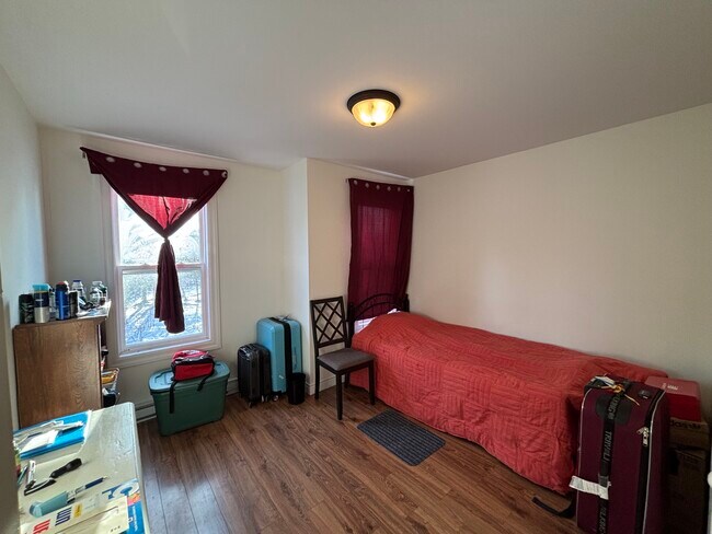 Photo du bâtiment - 2 Bedroom Apartment for Rent