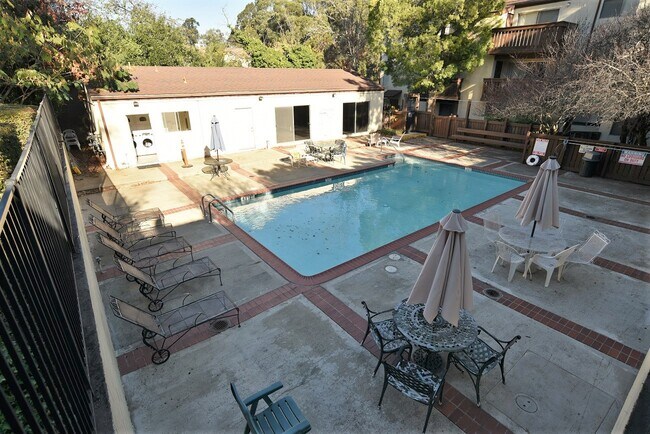 Foto del edificio - 22120 Center St