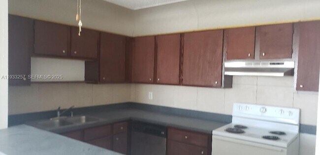 Foto del edificio - 14840 Naranja Lakes Blvd