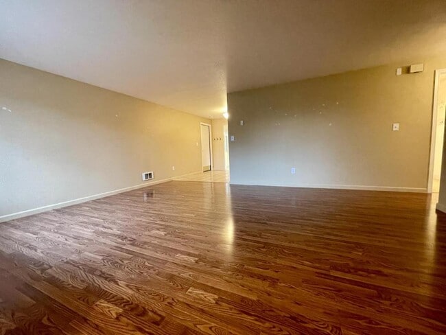 Building Photo - 277 E First Ave