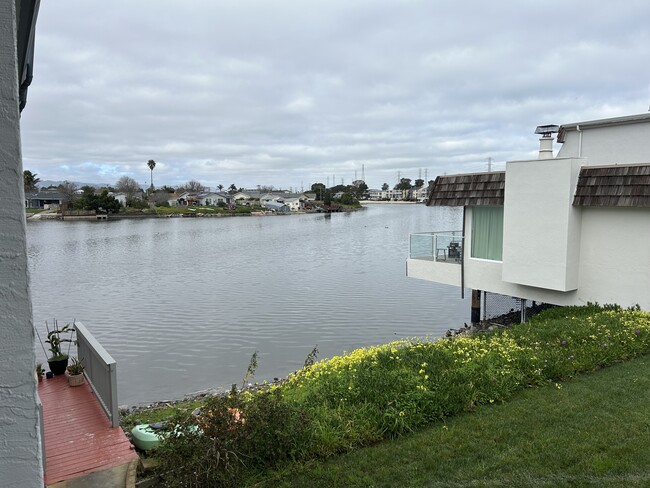 Building Photo - 520 Fathom Dr