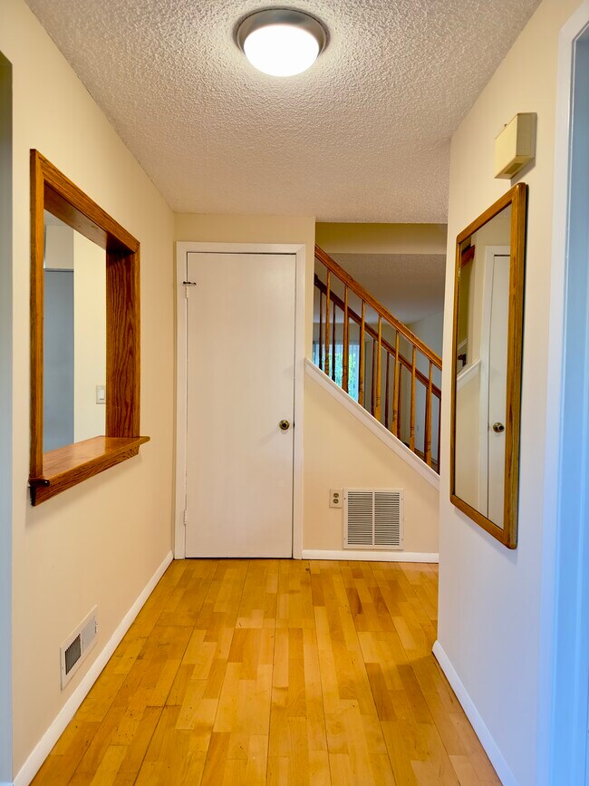 Building Photo - 170 Thoreau Dr