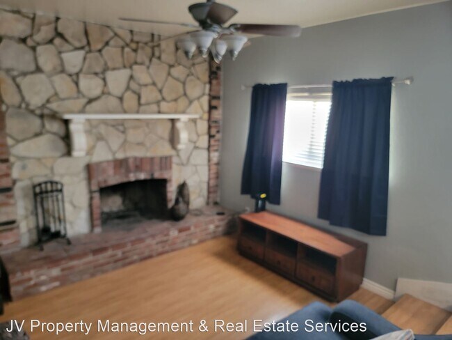 Foto del edificio - 3 br, 1.5 bath House - 19240 Envoy Avenue