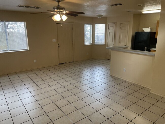 Building Photo - 826/828 Sagewood