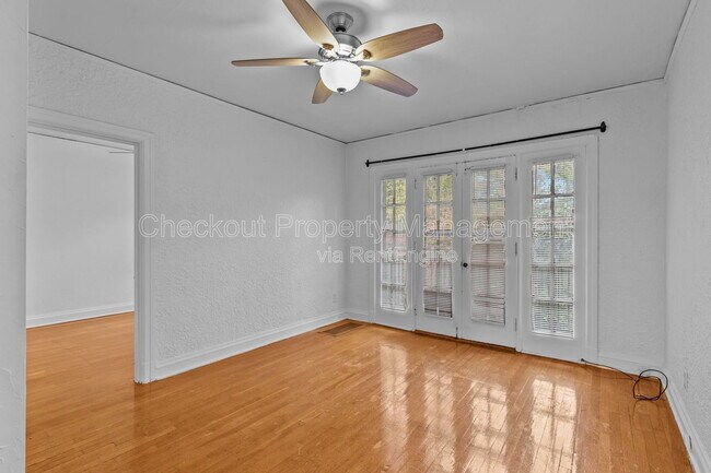 Foto del edificio - 7338 Forsyth Blvd