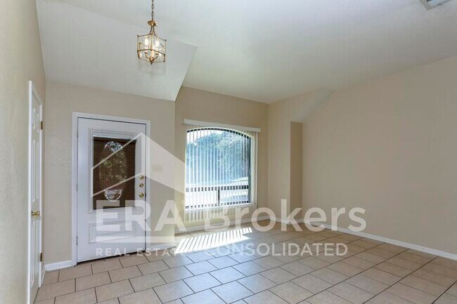 Foto del edificio - 800 Silver Creek Dr