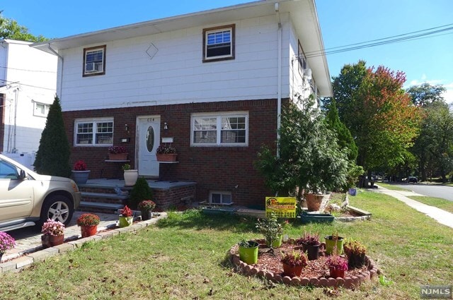 Primary Photo - 604 Elm St