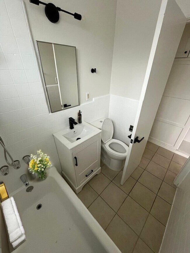 Building Photo - 25 Bennett Ave