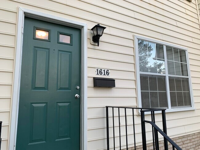 Foto del edificio - 1616 E Bancroft Ln