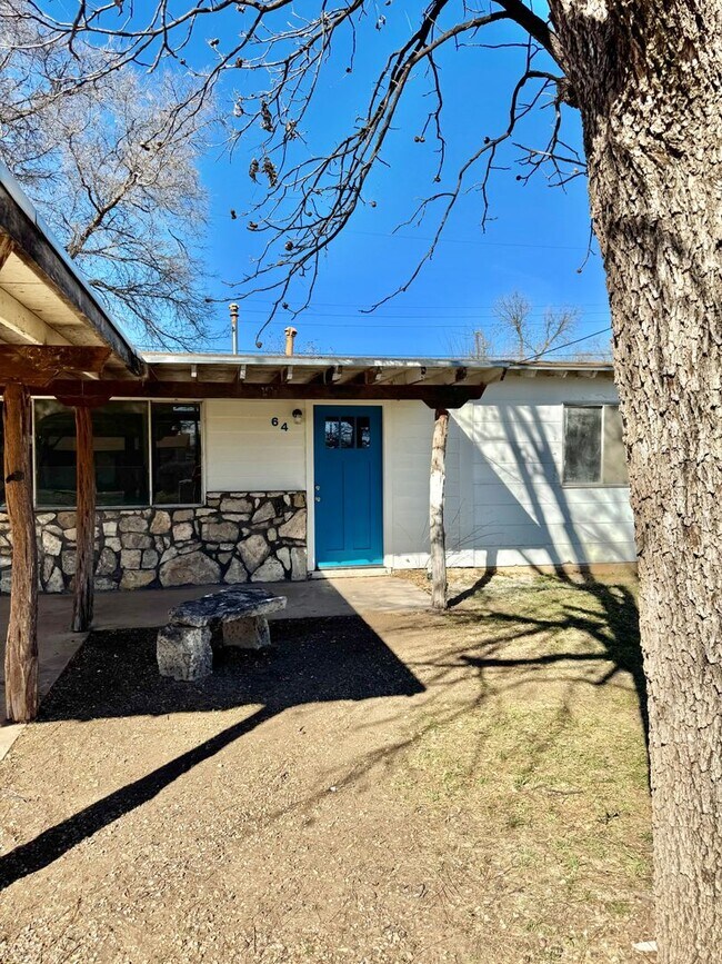 Building Photo - NOW AVAILABLE - Newly Renovated 2 Bedroom Home + Large Fenced Backyard!